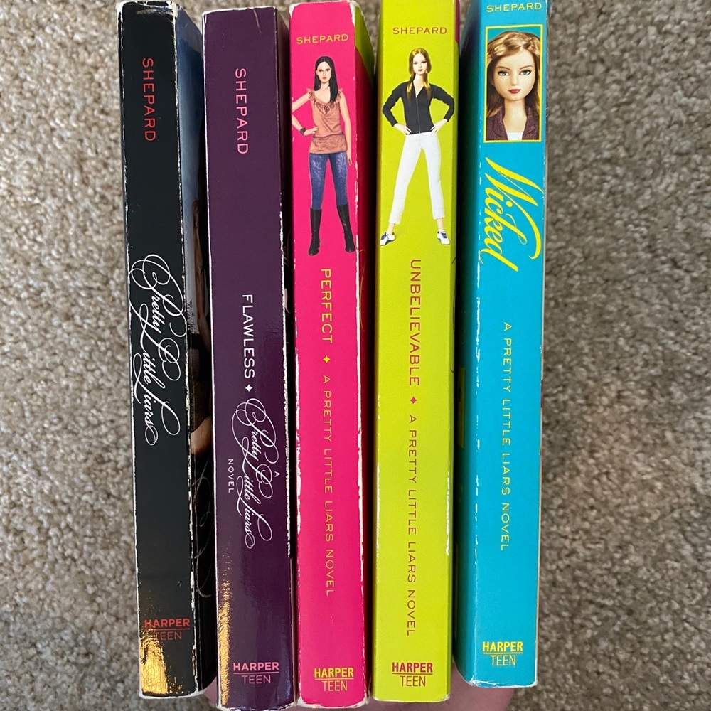Teen Books - Pretty Little Liars Series